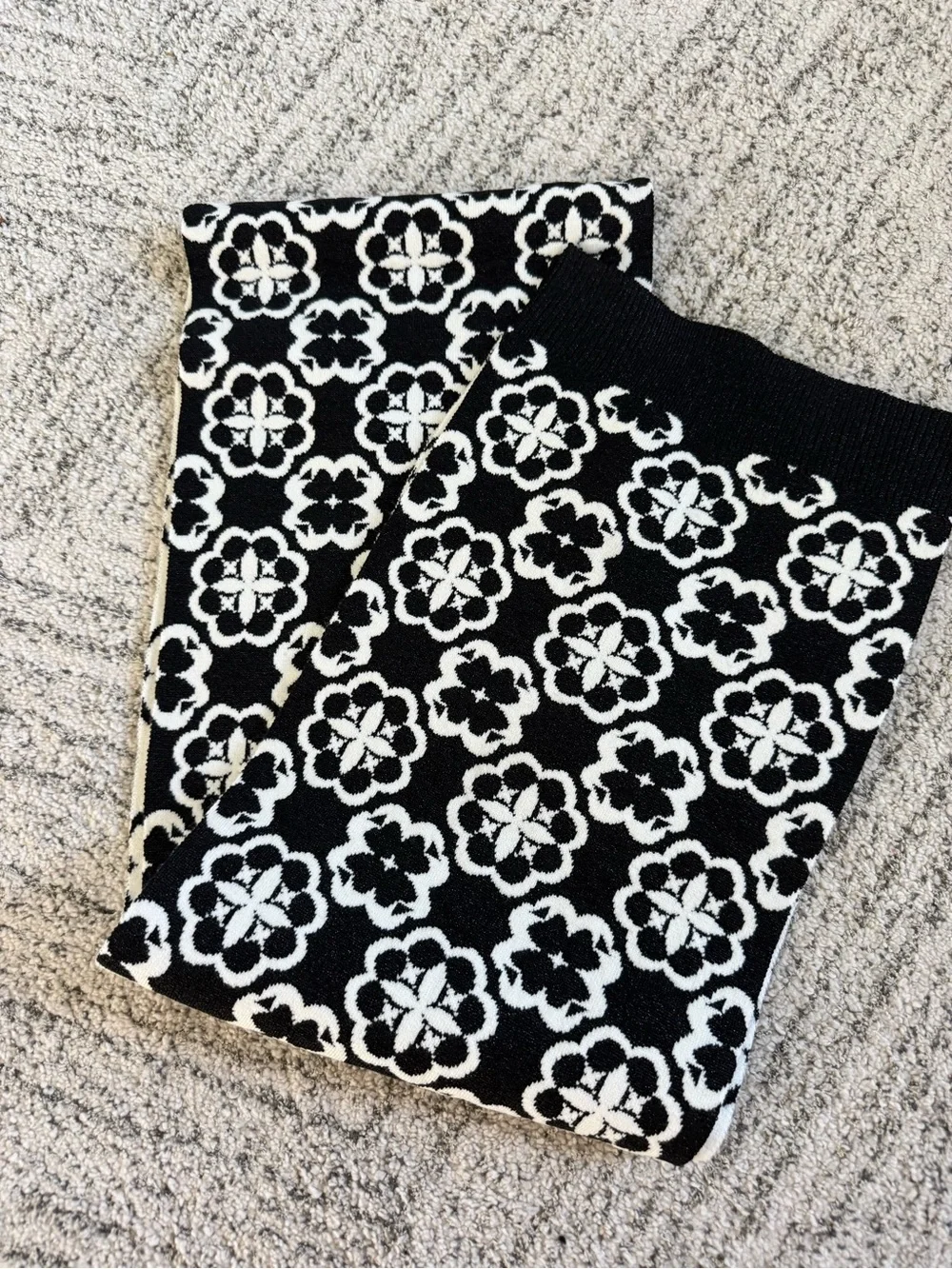 Kate Spade Reversible Black & White Scarf